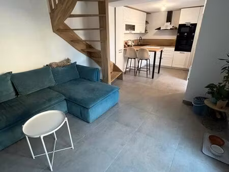 maison de ville t3 rénovée avec terrasse + parking - le versoud