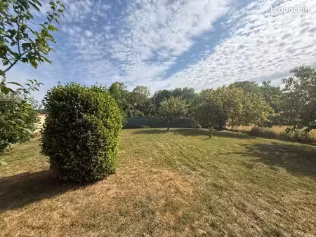 terrain 558 m² penchard