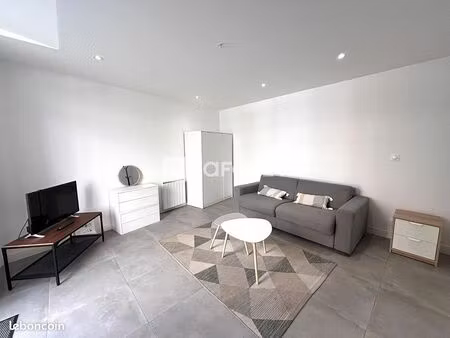 studio 1 pièce 30 m²