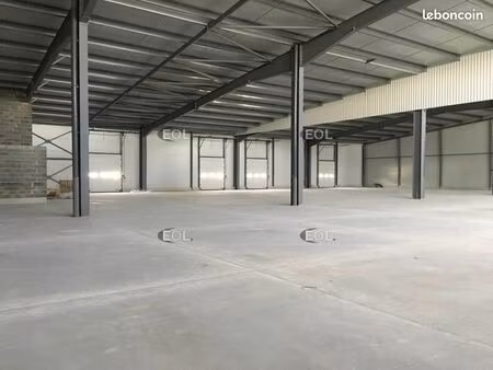 local d'activité 2 600 m²