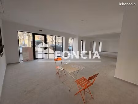 local commercial 102 m²