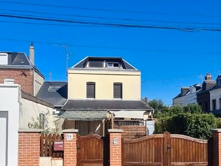 maison de ville avec extérieur  vaste sous-sol avec garage et cave - à 300 m du jardin des