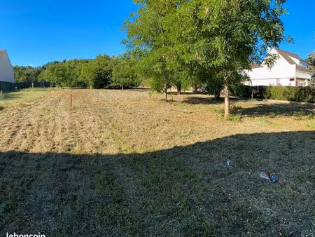 très beau terrain de 800m2