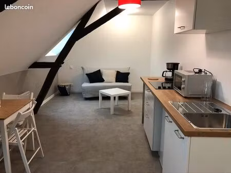 t1 meublé 23 m2 rénové - centre-ville châtellerault