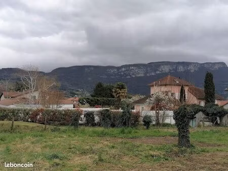 entrepôt avec terrain 2297m² constructible viabilisé divisible