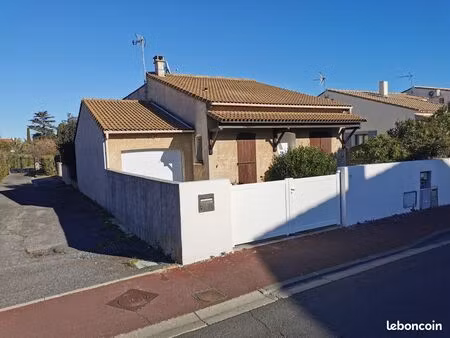 maison t4 de plain-pied rénovée au centre d'agde