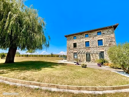 propriété 7 pièces 196 m²