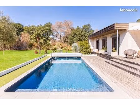 villa 4 pièces 140 m²