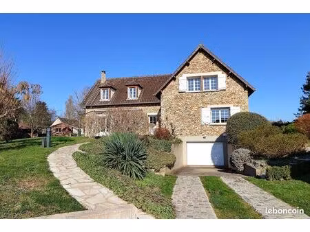 maison 8 pièces 202 m²