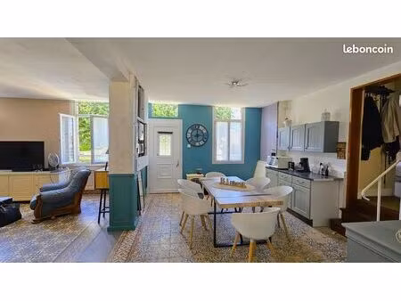 spacieuse longère de plain-pied de 110m²  trois chambre et dépendances