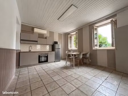 location appartement t2 avec terrasse de 16 m² en plein centre de lisle-sur-tarn ​