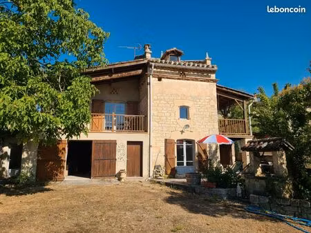 maison de caractère t4 avec jardin  piscine et climatisation