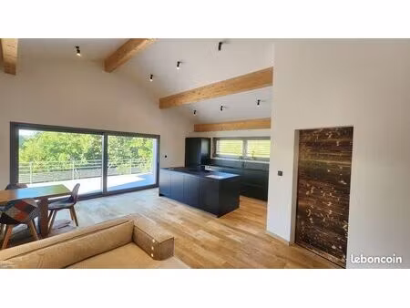 esprit chalet contemporain – prestations haut de gamme – haut-jura – 25 min de la suisse