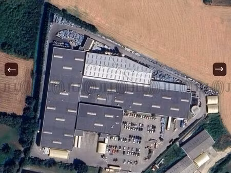entrepôt industriel bureaux 13 630 m² avec quais  terrain 27 800 m²