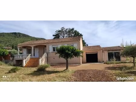 villa de plain-pied 104 m² + dépendances 56m² sur terrain clos de 2091m²