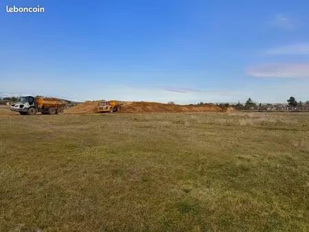 terrain 318 m² pertuis