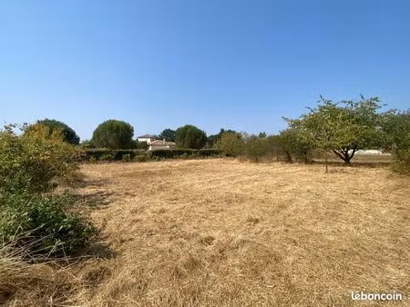 terrain 1 086 m² villemade