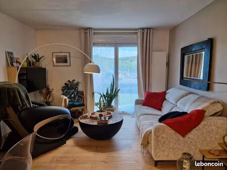 t3 meublé piscine du lac refait à neuf