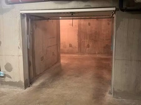loue grand garage haut meylan