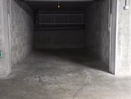 garage fermé pour stationnement