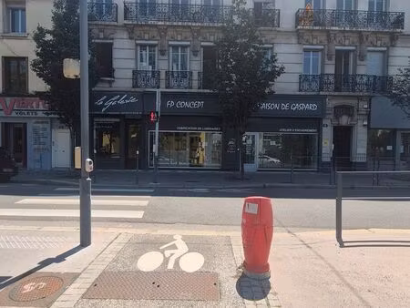 local commercial à louer – tous commerces – 86 m² + mezzanine – emplacement idéal