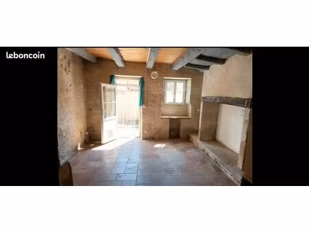 maison ancienne au cœur d'un village classé