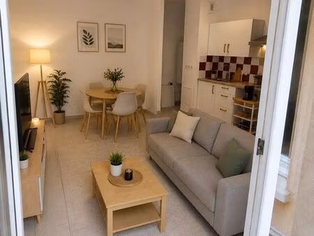 t2 48m2 refait à neuf avec terrasse et parking