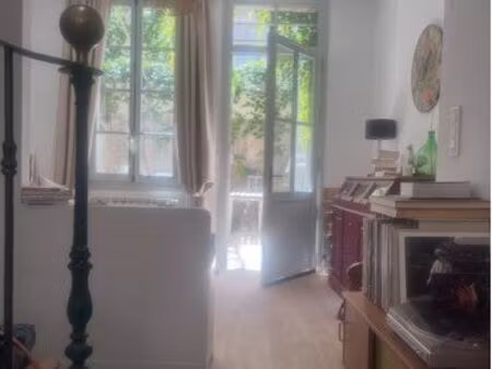 maison de ville intra-muros avec cour