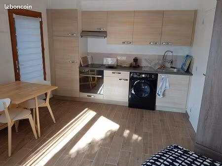 cabinet paramédical de 29 m²  lumineux  climatisé  entièrement aménagé  disponible à la lo