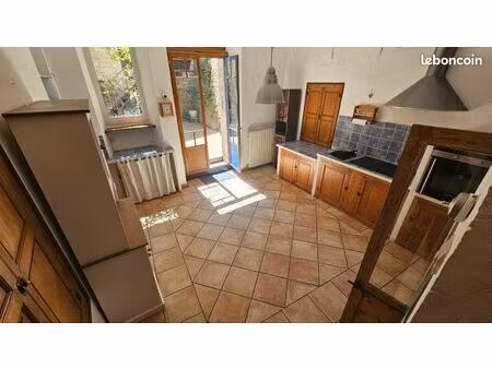 maison familiale dans l'hypercentre de malaucène