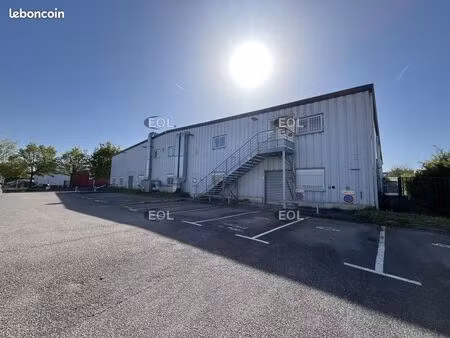 local logistique  bureaux 1 969 m²