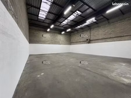 local industriel 382 m²