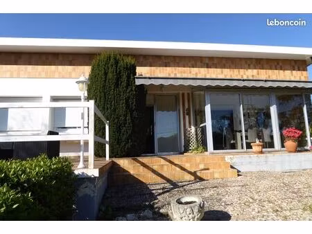 agréable pavillon avec piscine