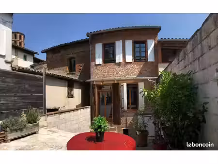 maison de village avec garage et extérieur