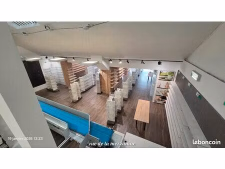 vends mur de magasin de 420m2 très bel emplacement