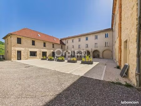bâtiment 4 000 m²