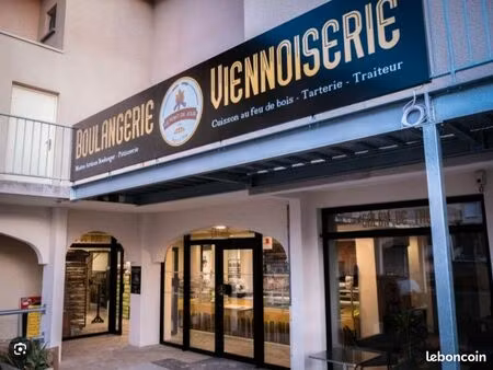 boulangerie-pâtisserie artisanale — four à bois  excellente rentabilité — 270 000 à négoci
