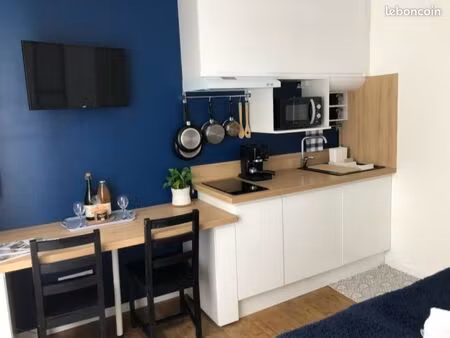 studio tout équipé avec stationnement privé