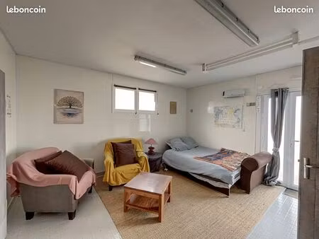 studio meublé disponible de septembre à fin mai