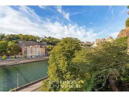 appartement rénové avec vue à l'identité singulière