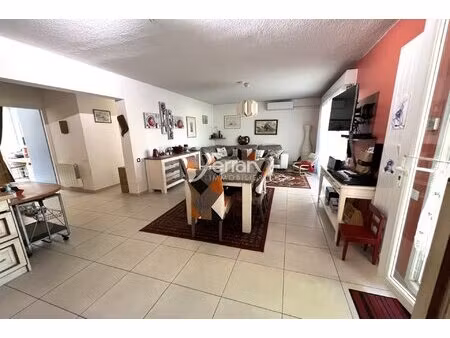 a vendre à trans en provence t3 en rez-de-jardin avec 2 terras