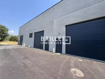 location entrepôt montauroux 83440 163m²