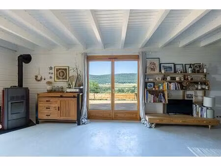 chalet avec terrasse et panorama sur la nature