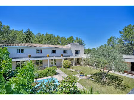 maison d'architecte confidentielle avec piscine  vue pic saint-loup et potentiel multiple