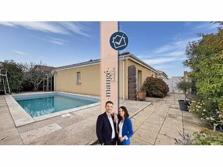 maison - mitoyenne par le garage - plain pied - 3 chambres - garage - piscine - terrasse