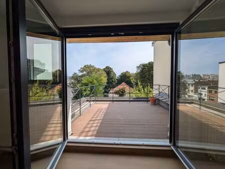 duplex rénové à louer à ixelles  avec terrasse ensoleillée