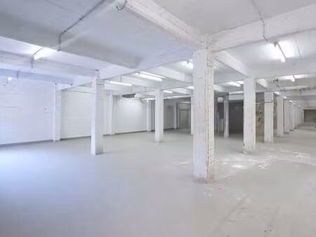 spacieux entrepôt de 500 m² libre immédiatement à haren
