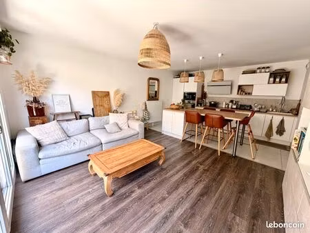 appartement 3 pièces 61m2 - dernier étage  plein sud  balcon 7m2  2 parkings couverts