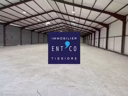 entrepôt 1680 m² bon-encontre
