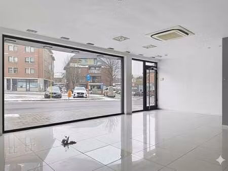 local commercial stratégique (180 m²) situé dans un emplace
